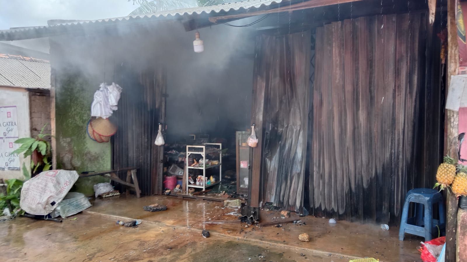 Rumah Warga yang Terbakar di SPA Trans Rias Bangka Selatan