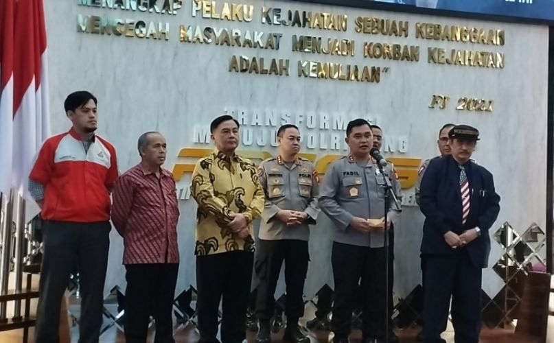 Kapolda Metro Jaya Irjen Pol Fadil Imran memberikan penjelasan terkait penahanan terhadap Kompol D