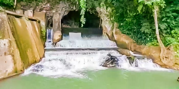 Sumba NTT menyimpan banyak wisata alam terutama air terjunnya yang akan memberikan nuansa natural dan alami.