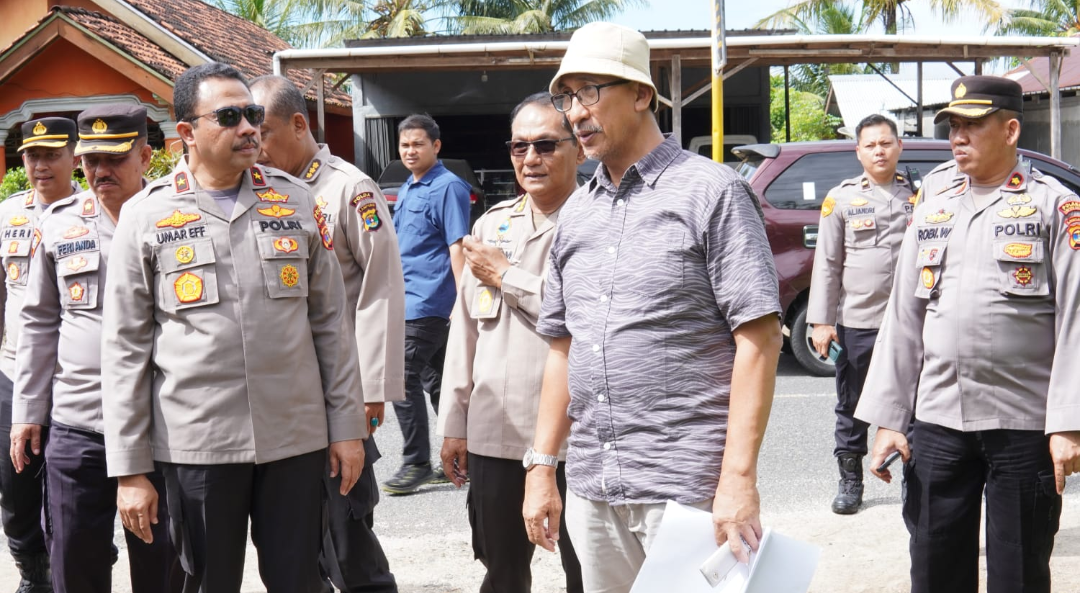 Wakapolda Lampung, Brigjen Pol Umar Effendi telah meninjau markas sementara Polres Pesibar di Lingkungan Pasarmulia dan lokasi lahan pembangunan kantor Polres Pesibar di Pekon Sukajadi, Krui Selatan, Sabtu, 7 Januari 2023.