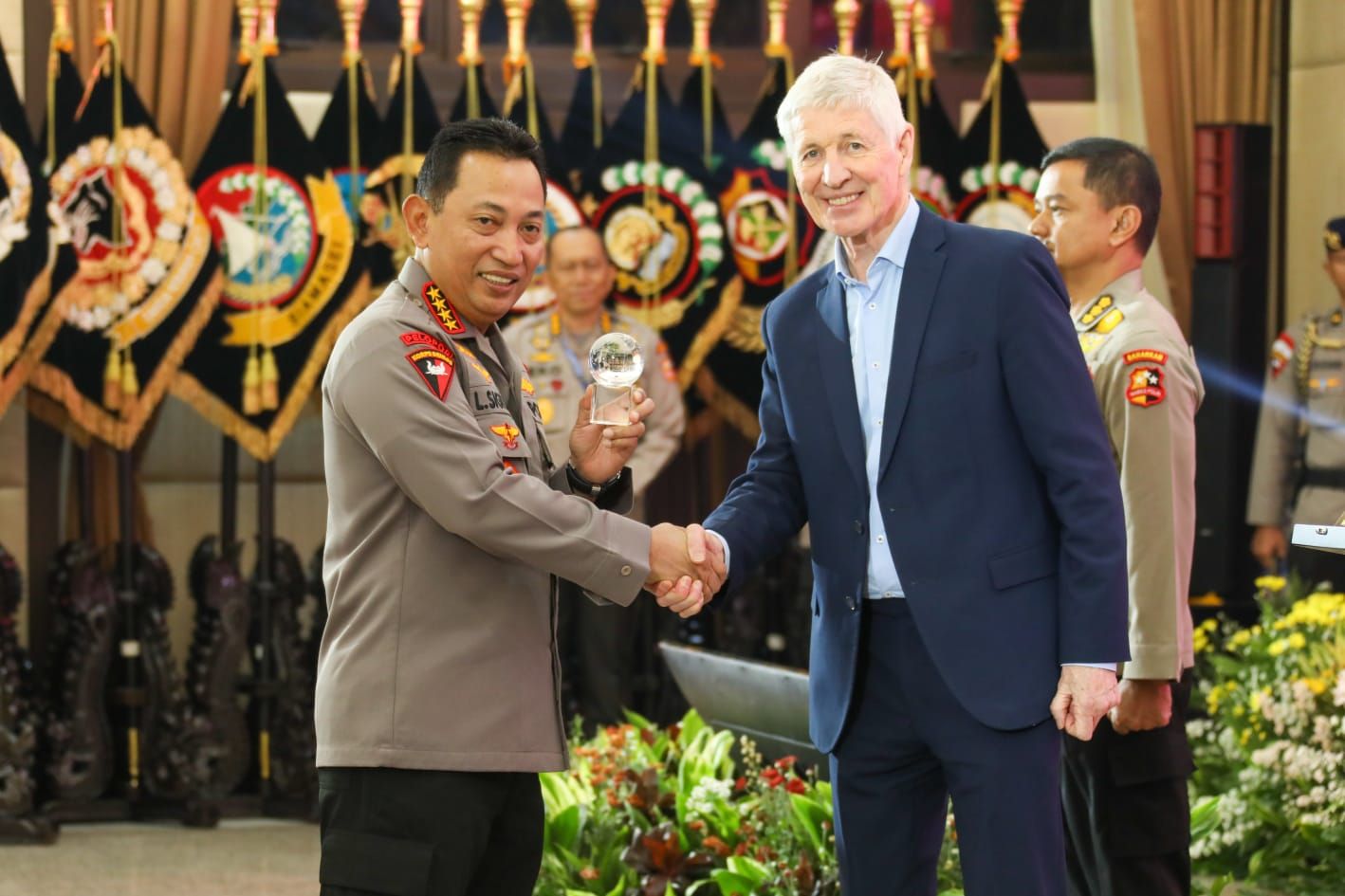 Kapolri bersama dengan pemateri asa Inggris dalam kursus pengamanan sepak bola uang digelar 9 hari dimulai Rabu 1 Februari 2023. 