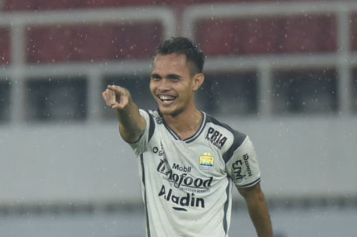 Debut Rezaldi Hehanussa di pertandingan PSIS vs Persib berbuah satu assist.