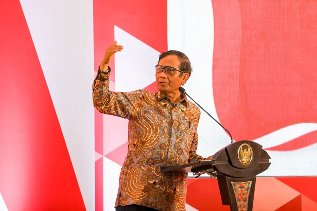 HOAKS - Beredar sebuah video yang diunggah di Facebook yang menyebut jika Mahfud MD dipecat sebagai Menkopolhukam.*