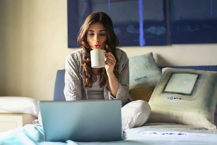 Ilustasi - Ternyata kopi tidak memberimu energi tambahan agar tidak mengantuk./Pexels/@Andrea Piacquadio