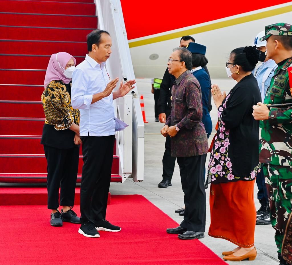 Bersama istri dan rombongan, Presiden Joko Widodo resmikan Pasar Seni Sukawati, Gianyar, Bali