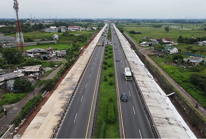 Progres penambahan lajur ketiga Tol Tangerang Merak ruas Cikande Serang Timur jelang Arus Mudik dan Balik 2023.