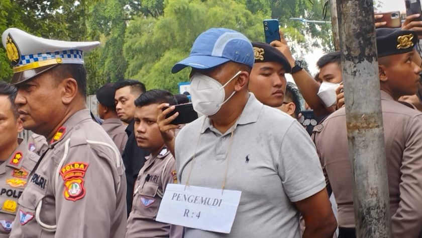 Purnawirawan polri yang terlibat kasus kecelakaan mahasiswa UI menghadiri rekonstruksi ulang