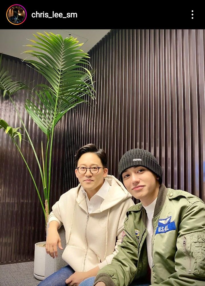 Lucas NCT dan SuperM foto bersama CEO SM Entertainment 