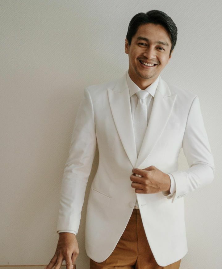 Biodata Lengkap Deva Mahenra, Suami Mikha Tambayong