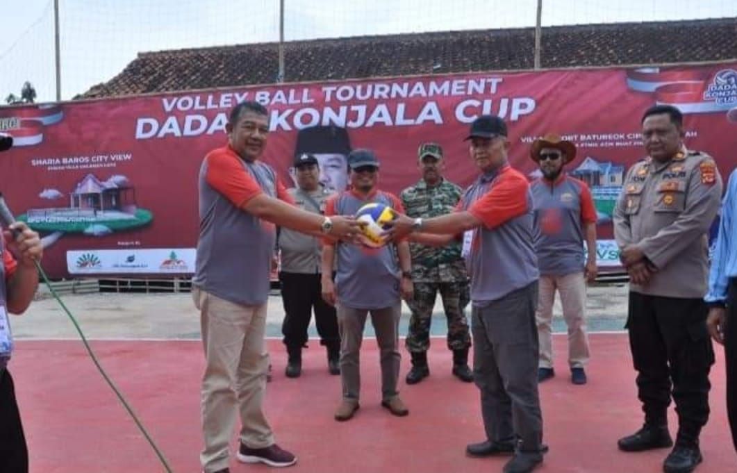 Anggota DPRD Kabupaten Bandung ngayakeun Turnen Voli Bal Dadan Konjala Cup.*
