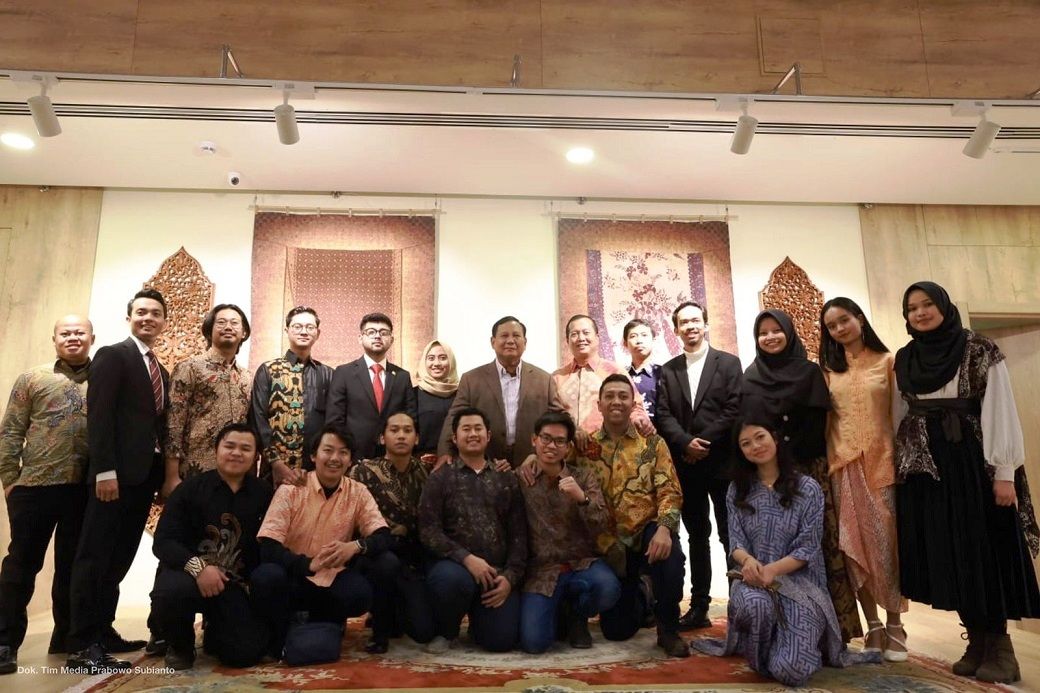Menteri Pertahanan RI, Prabowo Subianto menemui mahasiswa dan mahasiswi Indonesia Wisma KBRI di Ankara, Turkiye, Rabu (1/2/2023). 
