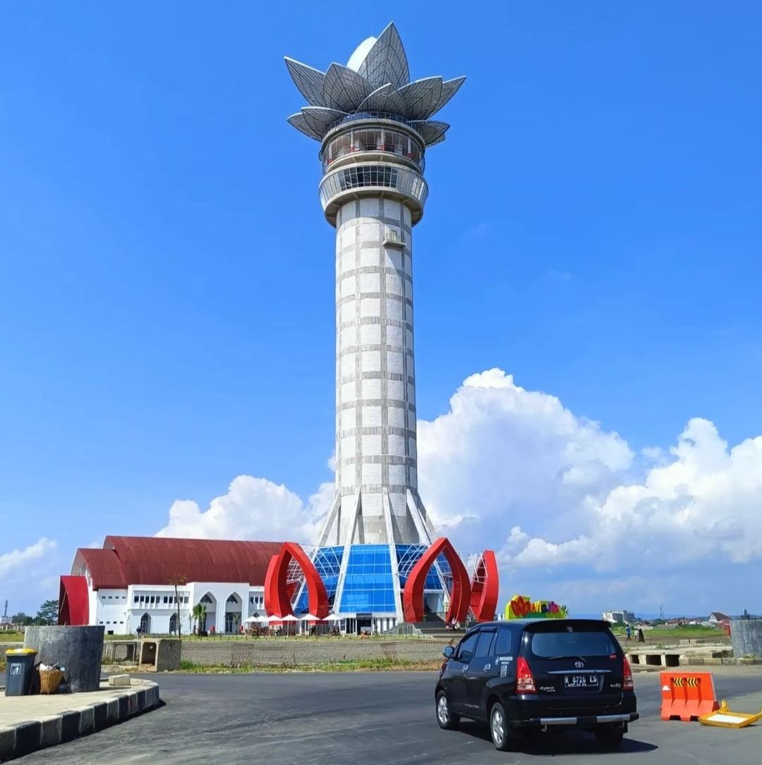 Menara Teratai Purwokerto. Pusat Puncak Acara HUT Banyumasan ke 452 , hari Jari Banyumas 22 Februari 2023.*