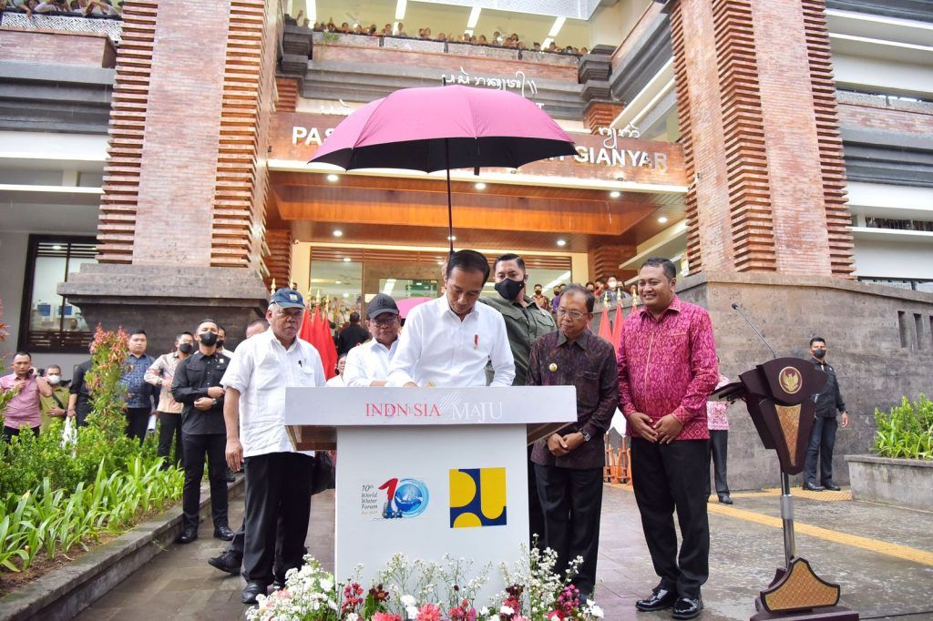 Presiden Joko Widodo melakukan kunjungan ke Pasar Seni Sukawati, Gianyar, Bali, pasca revitalisasi