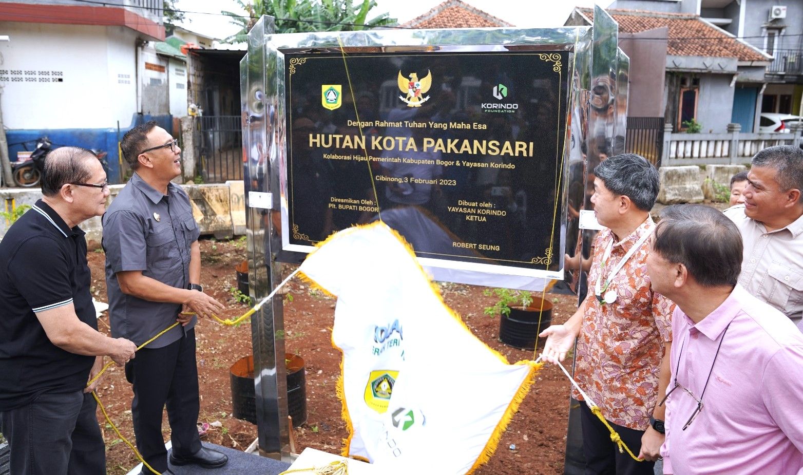 Serah Terima Hutan Kota Pakansari dari Yayasan Korindo kepada Pemerintah Kabupaten Bogor di Cibinong, Bogor pada Jum’at, 3 Februari 2023.