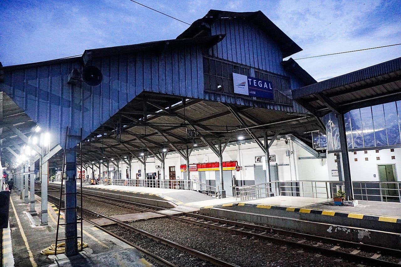 Stasiun Kereta Api (KA) Kota Tegal, Jawa Tengah