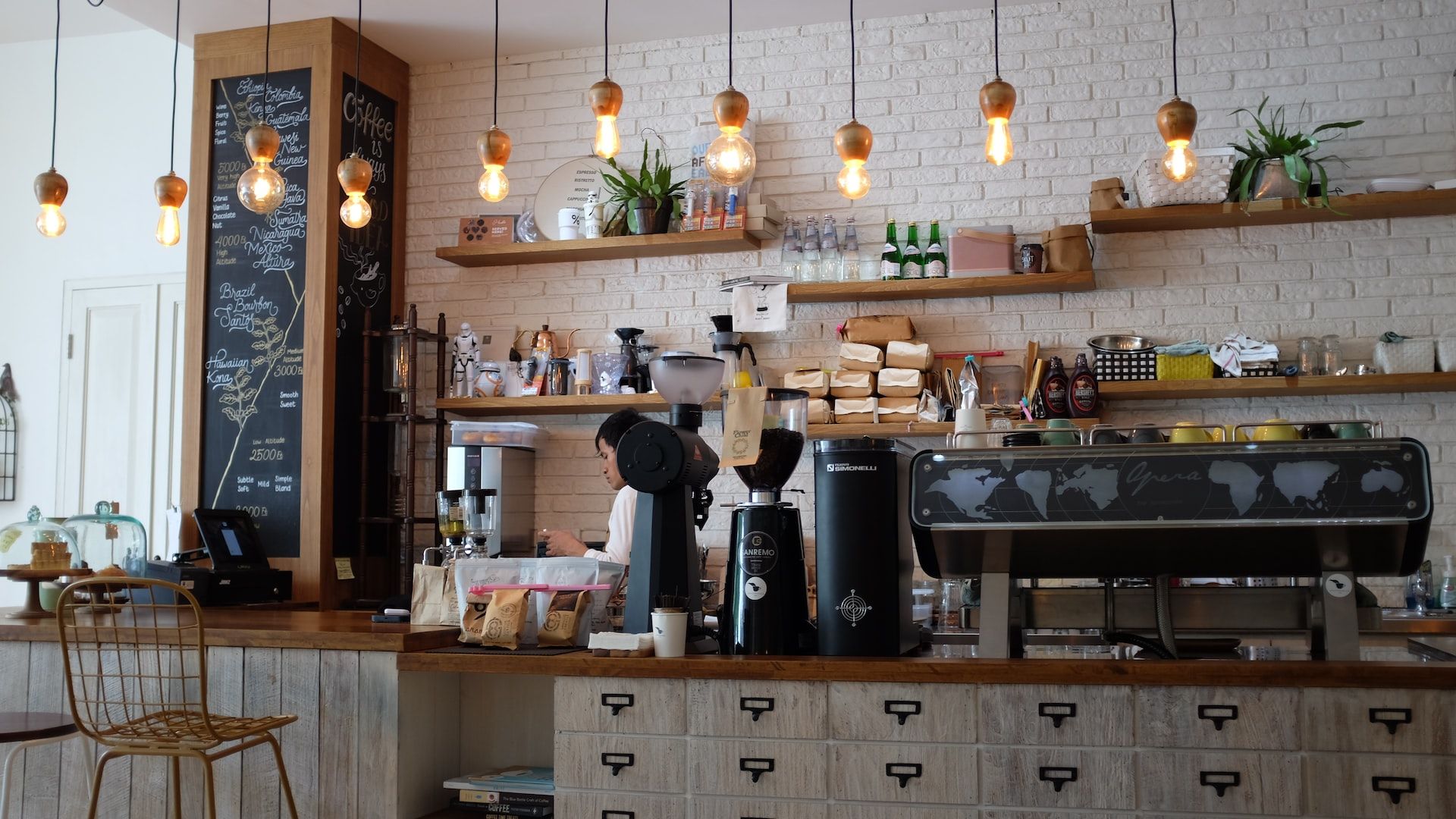 Selain Starbucks, Ini Cafe Tempat Ngopi Adem, Santai, dan Kekinian di Purwokerto yang Harganya Ramah di Kantong