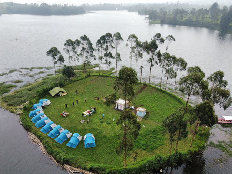 Tempat wisata berupa pulau kecil ditengah danau, resolusi camping 2023. tangkapan layar Instagram @nusamanona