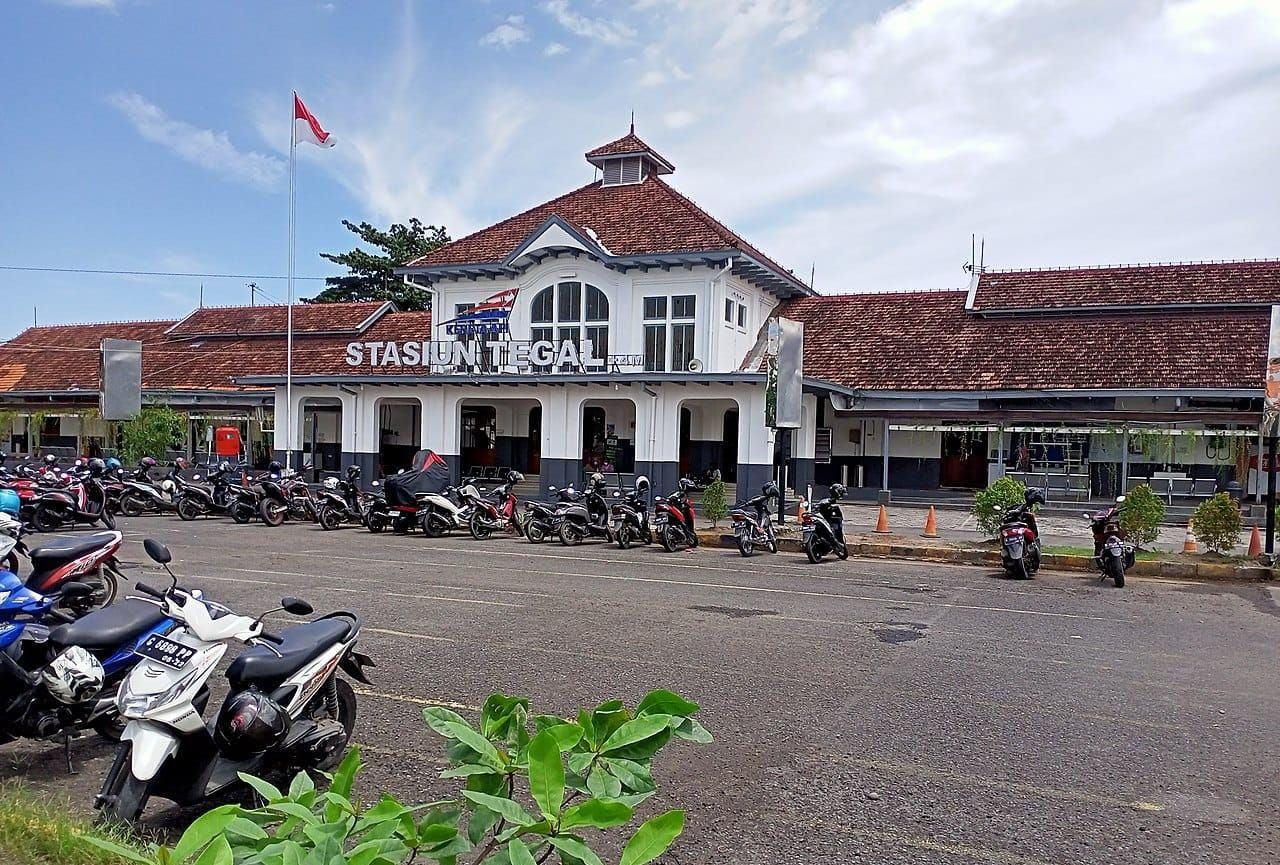 Stasiun Kereta Api (KA) Kota Tegal