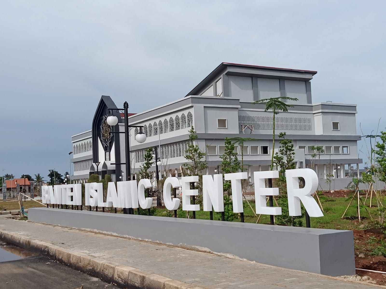 Tampak depan Banten Islamic Center