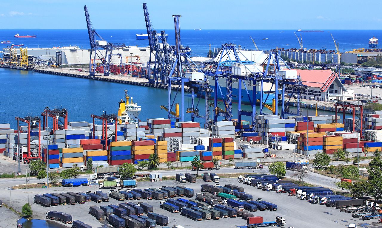Nilai ekspor di Batam kembali terjun bebas di akhir 2022. Menurut catatan Badan Pusat Statistik (BPS), nilai ekspor pada bulan Desember lalu sebesar US$ 1.288.78 juta atau turun sebesar 2,55 persen dibanding bulan sebelumnya.