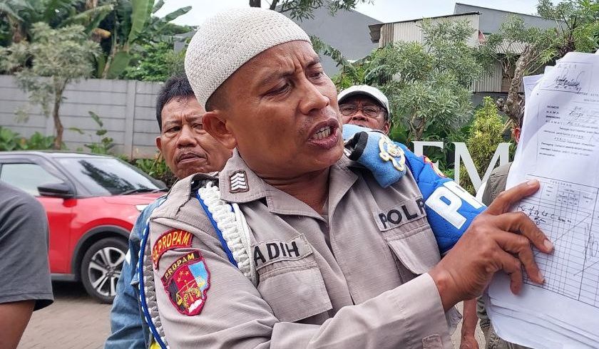Anggota Provos Polsek Jatinegara Bripka Madih mengaku diperas oknum penyidik terkait kasus penyerobotan sengketa lahan milik keluarganya.