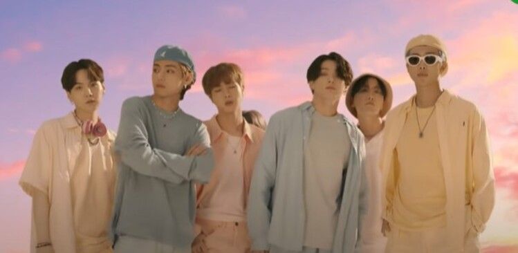 Ilustrasi - Daftar nominasi penghargaan di The Grammy Award 2023 ada BTS yang masuk pada kategori best pop duo atau group performance.