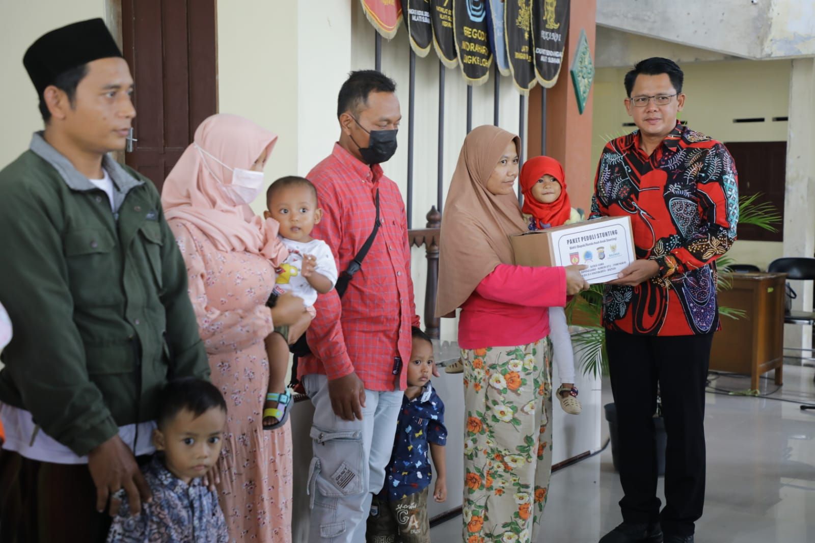 Wakil Bupati Sleman Danang Maharsa serahkan paket bantuan untuk anak stunting
