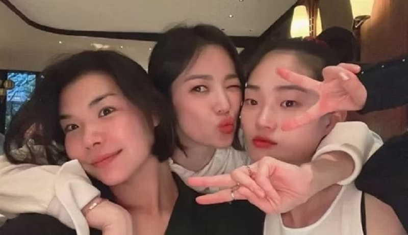Jennie BLACKPINK Hangout dengan Song Hye Kyo,