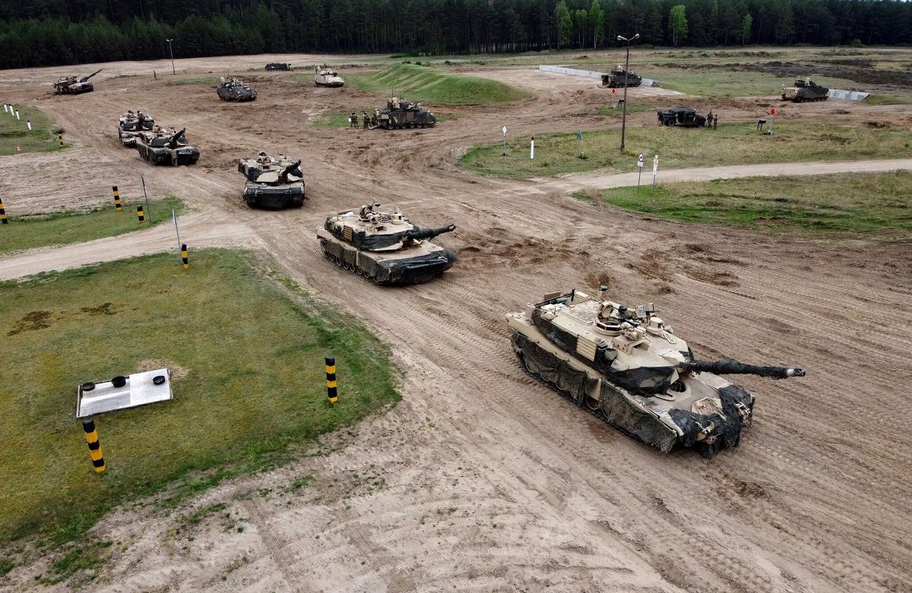 Tank Abrams buatan Amerika tahun lalu di tempat latihan di Drawsko Pomorskie, Polandia. Tuan Scholz telah menolak untuk memasok Ukraina dengan tank-tank buatan Jerman kecuali Washington menyediakannya sendiri.