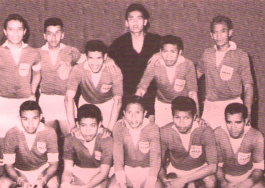 Pamaen Persib taun 1960. Di Limbangan mun Persib rek maen kandang di lapang Sidolig, endog hayam dina sayang ledis dicokotan.