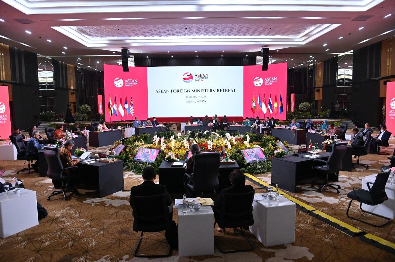 Suasana saat Menlu, Retno Marsuadi pimpin pertemuan ASEAN Foreign Ministers Retreat di Jakarta pada 4 Februari 2023.