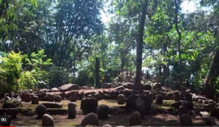 Makam keramat Eyang Jibja Manggala di Leles, Garut, terancam digusur karena berada di lintasan Tol Getaci seksi 1
