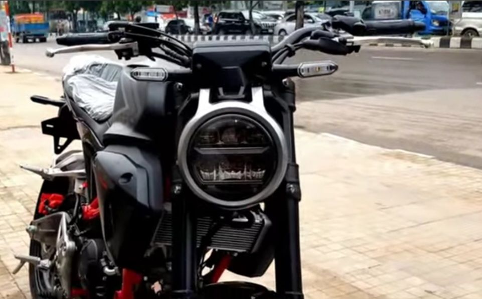 Honda CB 150R Exmotion penghancur Yamaha Vixion 