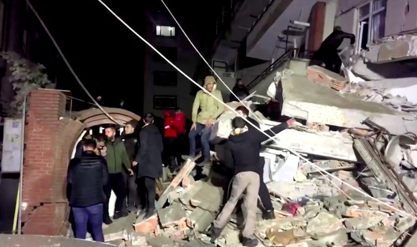 Gempa Bumi Turki 7,9 SR Tewaskan Lebih dari 50 Orang, Warga: Kami Terguncang 3 Kali