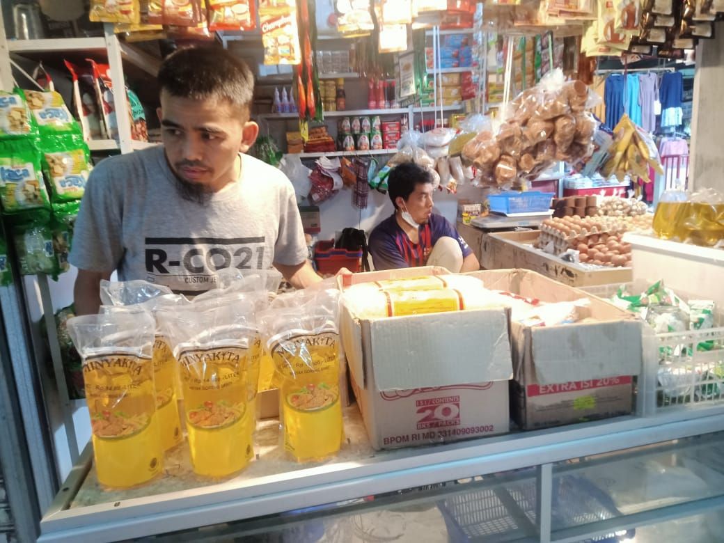 MinyakKita masih langka di Kota Cimahi, pedagang dibikin pusing dengan aturan baru penggunaan KTP
