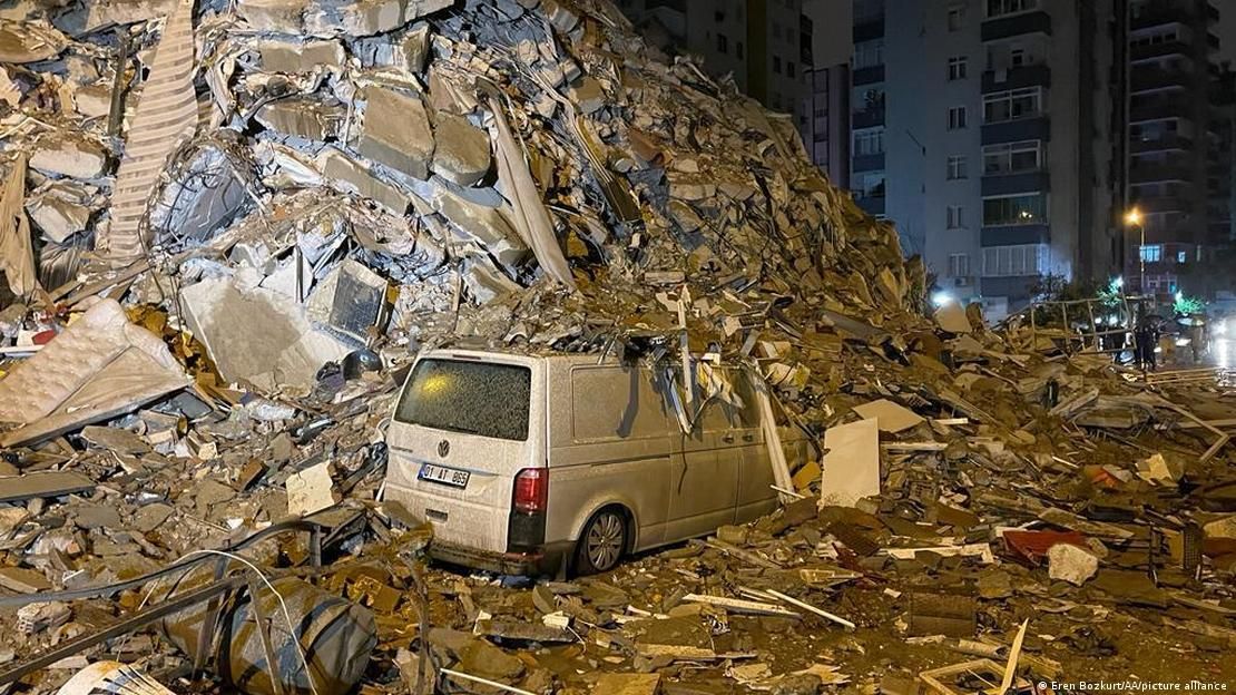 Gempa magnitudo 7.8 guncang Turki dan Suriah, guncang bangunan hingga menjadi puing-puing /Eren Bozkurt/AA/picture alliance