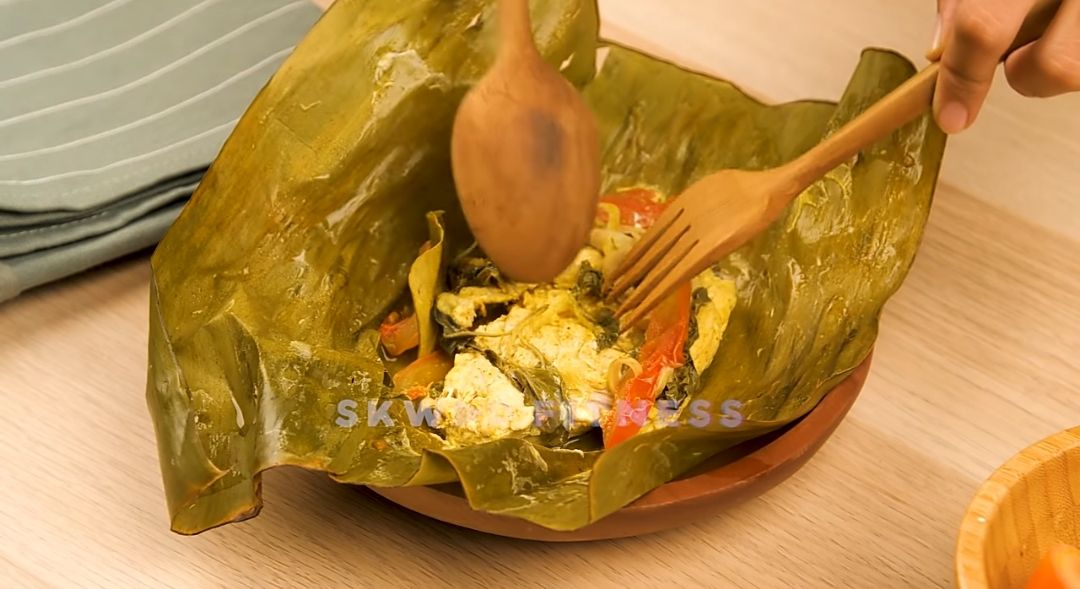Tanpa minyak dan penyedap, ini cara buat Pepes Ayam rendah kalori untuk menu diet/ tangkapan layar YouTube SKWAD Fitness