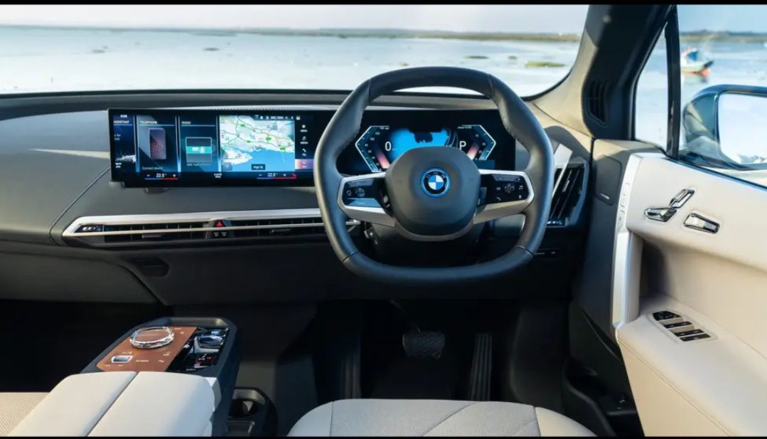 Eksterior mobil listrik BMW iX