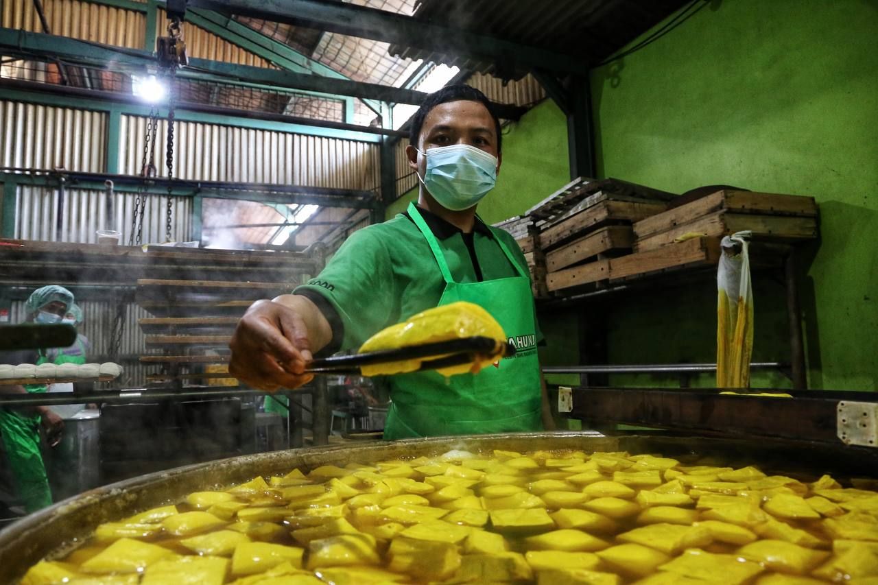 Produsen tahu di Babakan Ciparay 