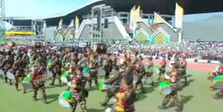 Penampilan marching band Banser NU dalam perayaan 1 abad Nahdlatul ulama