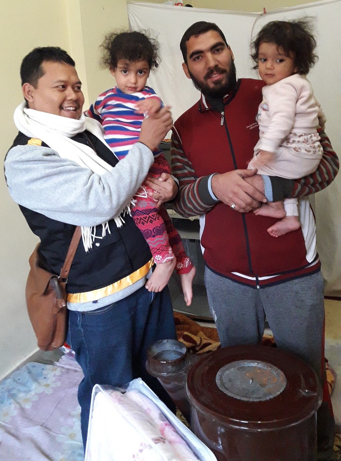 Bersama Ahmad, dan dua anak perempuannya di lokasi pengungsian di Kilis, Turki