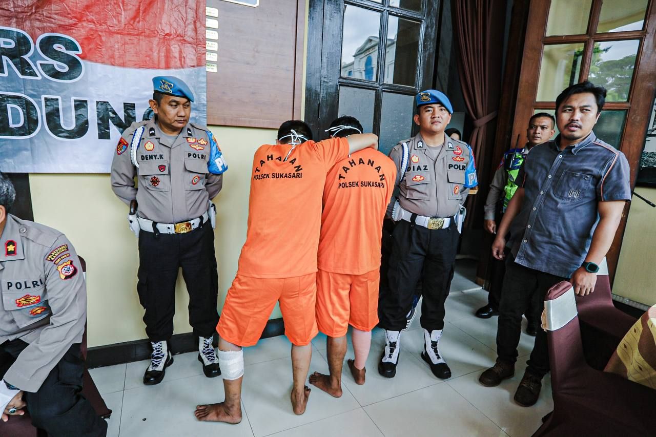 Dua pelaku begal yang ditembak kakinya oleh Polrestabes Bandung.
