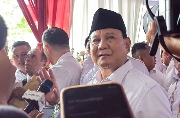 Ketua Umum Partai Gerindra Prabowo Subianto di acara Hari Ulang Tahun (HUT) ke-15 Partai Gerindra di Kantor DPP Gerindra, Jakarta Selatan, Senin (6/2/2023).    