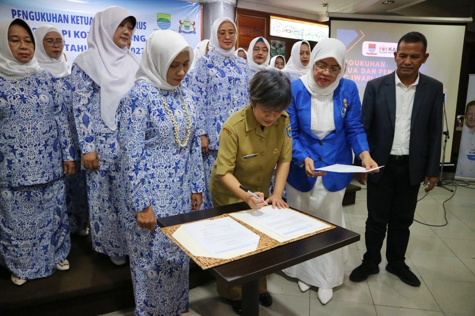 Pengukuhan Pengurus DPC IWAPI Kota Bandung di KADIN Kota Bandung, Jalan Talaga Bodas, Selasa 7 Februari 2023.