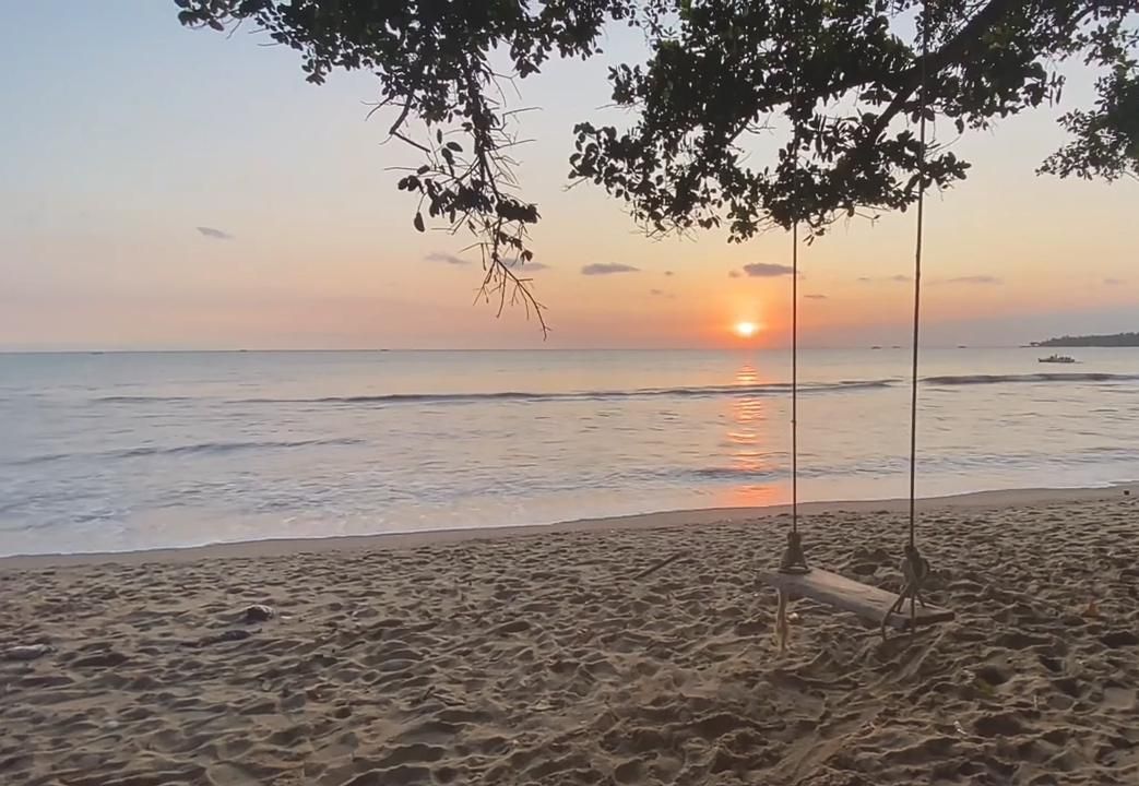 Yuk Healing Ke Pantai Pandai Carita Liburan Vibes Bali Sambil Kulineran Bareng Keluarga Di