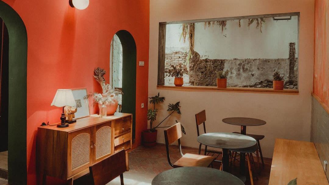 Dua Warna Coffee, salah satu tempat wisata kuliner cafe di Garut yang hits dan populer.
