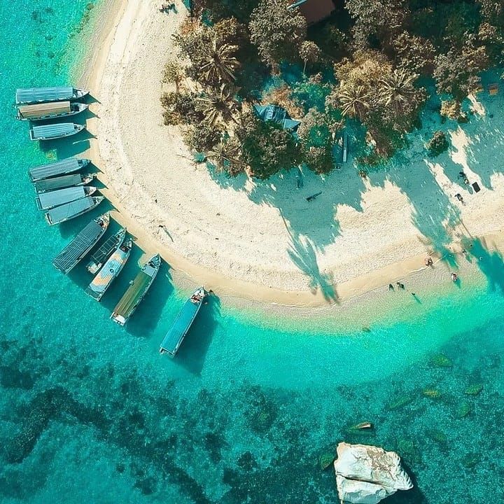 Pantai Tanjung Kelayang. Review Pantai Tanjung Kelayang '10 Bali Baru' yang Menawan, Banyak Spot Wisata yang Indah