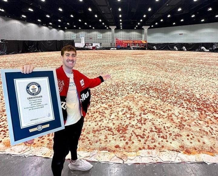 Youtuber Internasional Pecahkan Rekor Pizza Terbesar