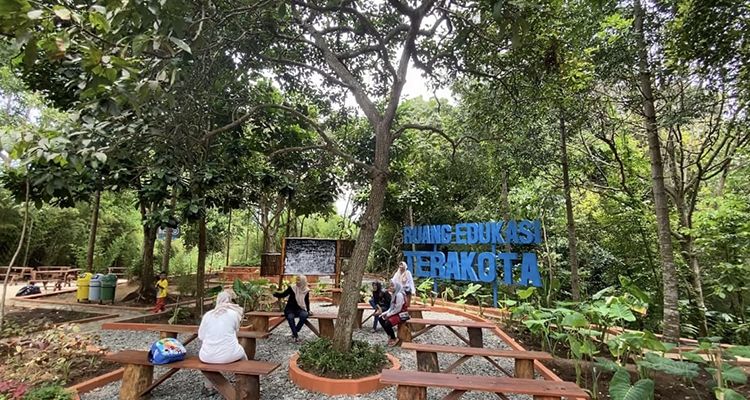 Taman Edukasi Terakota di Jalan Budi Indah, Kecamatan Cidadap, Kota Bandung.