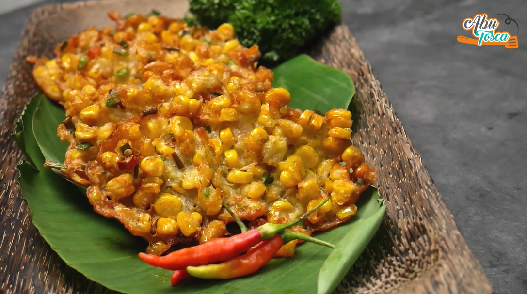 Resep bakwan jagung yang gurih dan renyah, cocok untuk cemilan pagi hari.